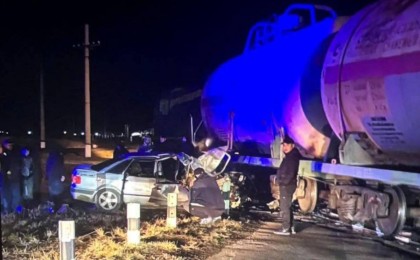 Ақмола облысында пойыз бен көлік соқтығысып, үш адам қаза тапты