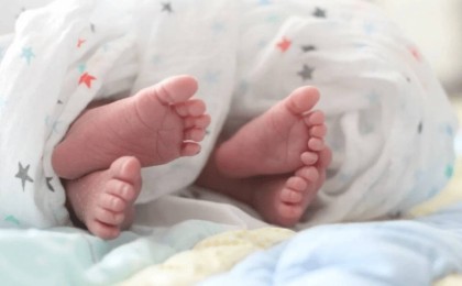 Алматыда 51 жастағы әйел егіз сәби дүниеге әкелді