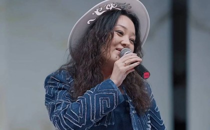 "Ерлі-зайыптылар бір-бірінен демалып тұруы керек": Мархаба Сәби трендке айналған әндерінің тарихын айтты