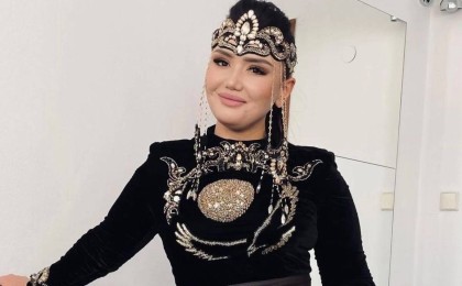 "Бір күнде алты тойға бардым": Зарина Омарова 18 жасындағы тапқан табысын есіне алды