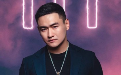 Етіміз үйреніп кеткен: Төреғалидің концертінде тағы бір шал шу шығарды (ВИДЕО)