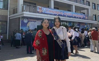 "Ақ жол!": Биыл бірнеше жұлдыздың баласы орта мектепті бітірді