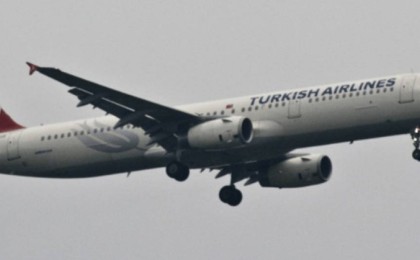 Turkish Airlines жолаушысы ұшақта отырып өзіне қол салды