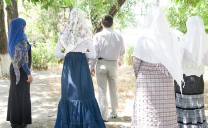 4 әйелі, 30 баласы бар: Бағалы асыл тас тауып алған ер адам миллионер болып оянды