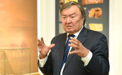 Олжас Сүлейменов: орыс тілі қазақ тілімен бір статуста қалуы керек