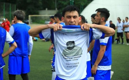 «Өз жарасын өзі емдеген көкжал сынды»: Амангелді Сейітханға арнау