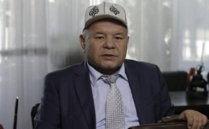 Шешесіне орамал тарт, намаз оқы деді: Уәлибек Әбдірайымұлы ұлының дінге бет бұра өзгергенін айтты