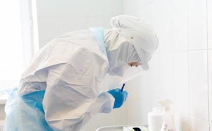 Елде коронавирус жұқтырғандар саны күрт өсіп, тәулікте 2 мыңнан асты