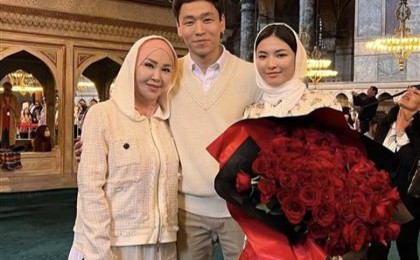 “Екі қолымды жылы суға батырып отыратын сәтке жеттім” - Айнұр Тұрсынбаева келін түсірді