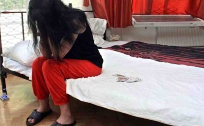 "Жігітіңе өткеніңді айтамын": Ақмола облысында әйел құрбысын жезөкшелікке мәжбүрлеген