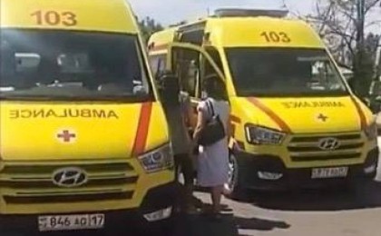 «Олар көлікте өледі»: Шымкенттегі жедел жәрдем дәрігері пациенттерді қайда апаратынын білмейді
