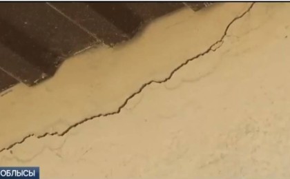 Қарағанды облысында көпбалалы аналарға салынған үйлер өте сапасыз болып шықты