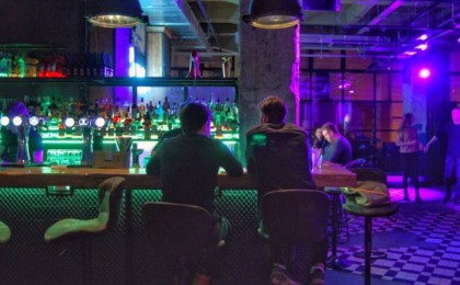 «Нацистер жұмыс істеп жатыр!»: Павлодарда қазақтарды гастро-барға кіргізбеуде