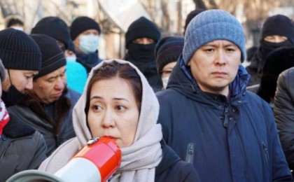 "Алматы әуежайын басып алды" деген айыппен сотталған Әйгерім Төлеубайға белгілі азаматтар әсерлі жазба арнады