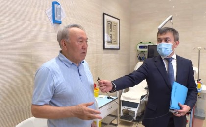 Нұрсұлтан Назарбаевтың вакцина салдырған сәтінен видео жарияланды