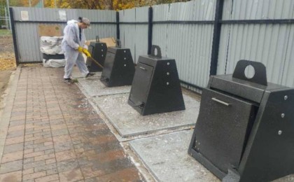 В Алматы продолжается дезинфекция мусорных контейнеров