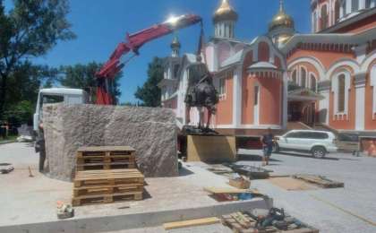 Александр Невскийдің көпті наразы қылған ескерткіші тұғырға қойылды