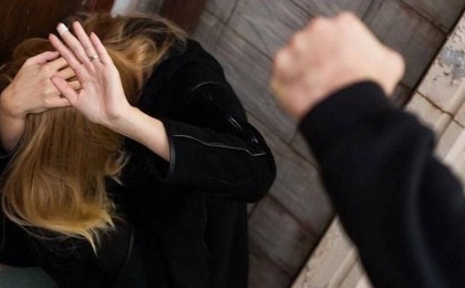 Бетон плитаға басымен лақтырған: Шымкентте қызды аяусыз ұрып, зорлап, тірідей көмген қылмыскердің соты өтіп жатыр