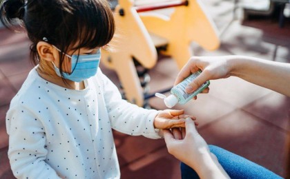 Ғалымдар балалардағы коронавирустың негізгі белгілерін атады