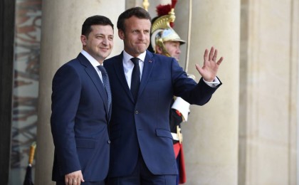 Зеленский: Макрон Путинді "ұялтпас үшін" Украинаға кейбір шарттарға көнуді ұсынды