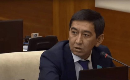 "Елбасының өзіне ауыр сөз айтты": айтыскер ақын әріптесі Ринат Зайытовтың билікке келуіне қатысты ойын жеткізді