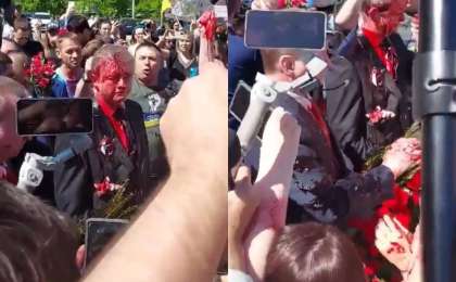 Ресейдің Польшадағы елшісі Сергей Андреевке халық қызыл бояу шашты