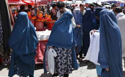 Тәліптер ауған әйелдеріне бетін, денесін толық жаппай көшеге шығуға тыйым салды