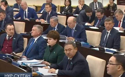 Сенатор креслосымен қош айтысатын 17 депутат кімдер екені белгілі болды