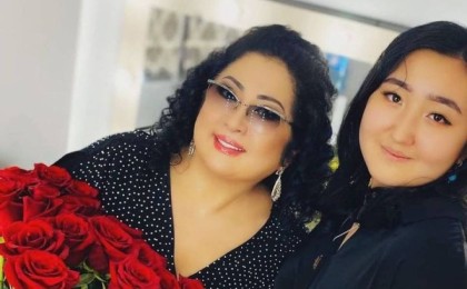 Мақпал Жүнісова қызы Мереймен бірге түскен видеосын жариялады