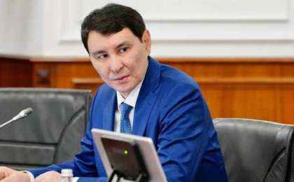 Казинода жүрген қаржы министрлігінің қызметкерлері туралы Ерұлан Жамаубаев не дейді?