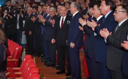 Сенат депутаты: Тоқаевтан екінші Елбасы жасаудың қажеті жоқ