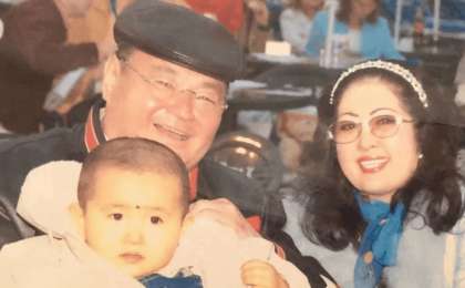 "Сендерге қидым ғұмырымның қалғанын": Мақпал Жүнісова марқұм күйеуі жайлы естеліктермен бөлісті