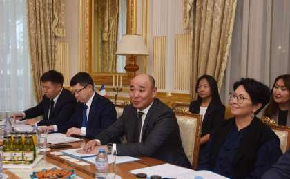 Шарлапаевтың Париждегі сапары: дастарханда – сары өрік пен шоколад