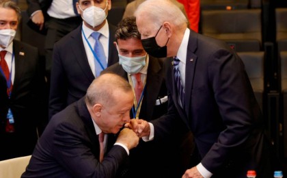 Байден мен Ердоғанның фотосуреті Түркияда жанжал туғызды