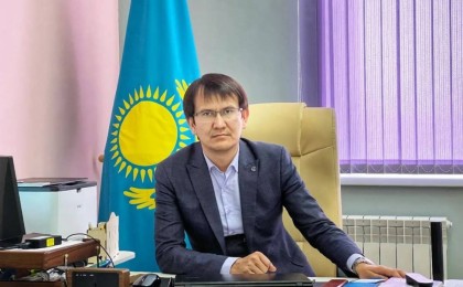 Мектептерде орыс әдебиетін оқытуды доғару керек – Аятжан Ахметжан