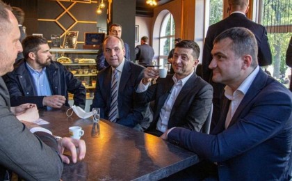 Зеленскийге карантин кезінде кафеге барғаны үшін айыппұл салынды - Қазақстан жаңалықтары