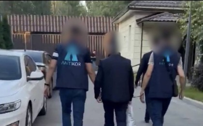 Антикор әкім Бағдат Қарасаевтың ұсталуынан видео жариялады (ВИДЕО)