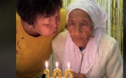 Жүз жасын тойлаған әже шамнан қорқып, желінің жұлдызына айналды
