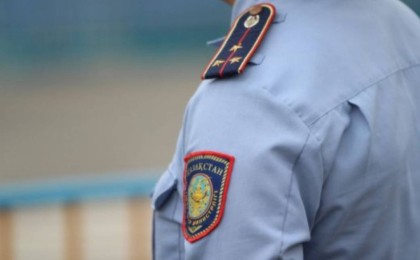 Пара үстінде ұсталған полицей (фото)