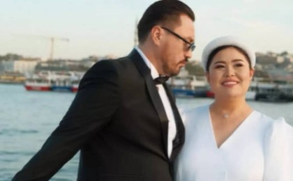 "Өмір таңғалдыруын қоймайды": ақ көйлек киген Бадықова мен Олжас Абайдың видеосы қызу талқыға түсті