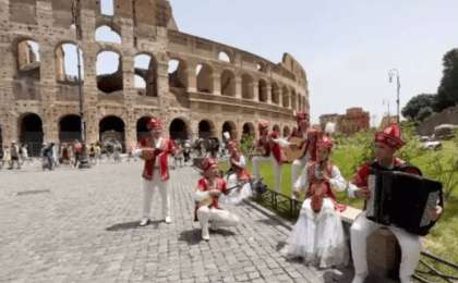 Италияда "Балбырауын" күйін орындаған қазақ өнерпаздары көпшілікті тәнті етті (видео)