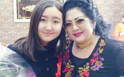 «Мені тастап кетті» - Мақпал Жүнісова Мерей туған қызы емес екенін айтты