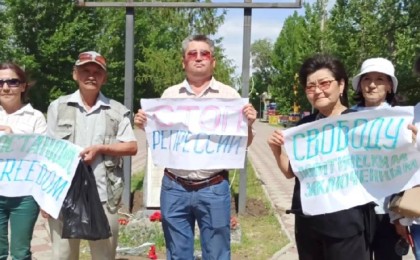 Оралда репрессия құрбандарын еске алу күні жиналғандарды қамауға алды