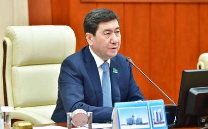 «Мен сізді сыйлаймын, бірақ...»: Мәжіліс спикері министрге өңірлерді аралауға кеңес берді