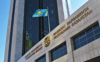 Парламенттегі 107 депутаттың 69-ы неге Мемлекеттік тілді қолдамады?