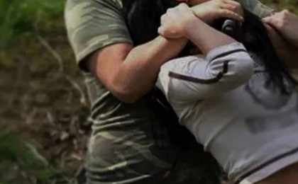 БҚО-да екі жігіт жолда өтіп бара жатқан әйелді орманға апарып зорлаған