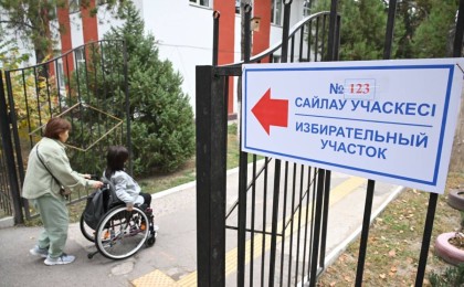 Равные права для всех: в Алматы граждане с особыми потребностями голосуют на референдуме