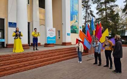 На избирательном участке в Алматы Гимн Казахстана исполнили на языке жестов