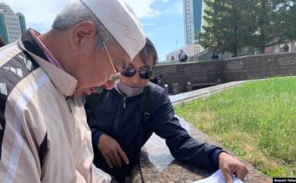 "Митингіден басқа жол қалмады". Белсенділер Ақордаға петицияны тапсыра алмады