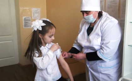 Оқушыларға COVID-19-ға қарсы вакцина мәжбүрлі түрде егіле ме: Министр жауап берді 